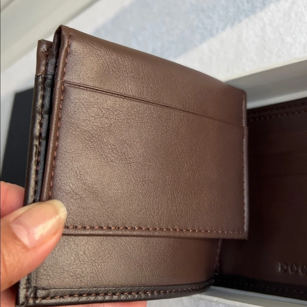 NWT Dockers Men's‎ Handcrafted Brown Bifold Wallet In Box